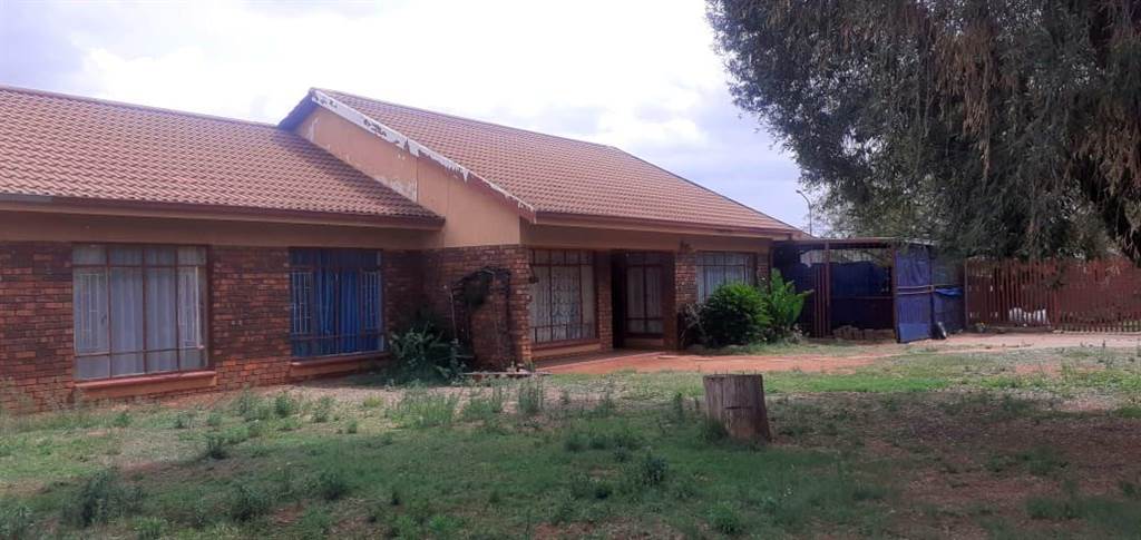 4 Bed House in Fochville photo number 1