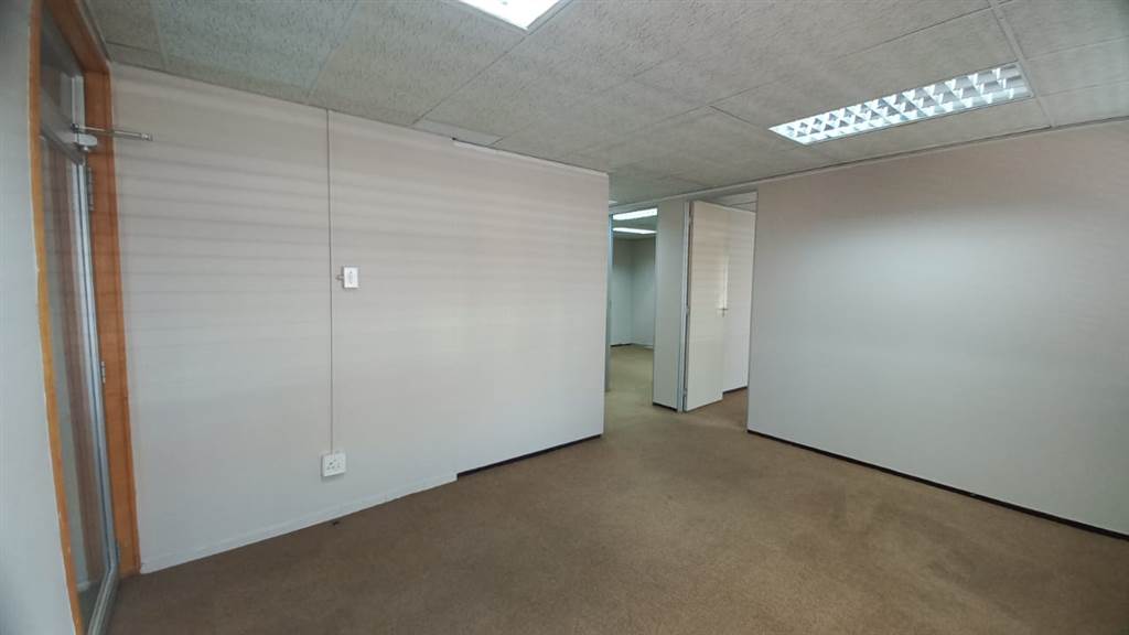 105  m² Commercial space in Menlyn photo number 14