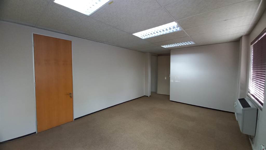 105  m² Commercial space in Menlyn photo number 8