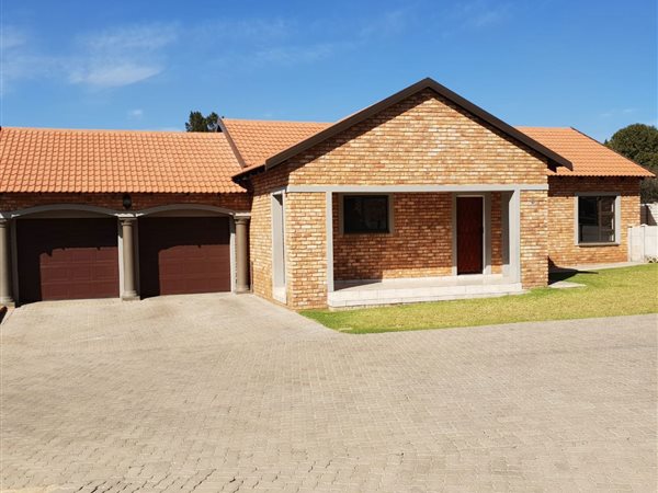 3 Bed Townhouse in Meyerton South