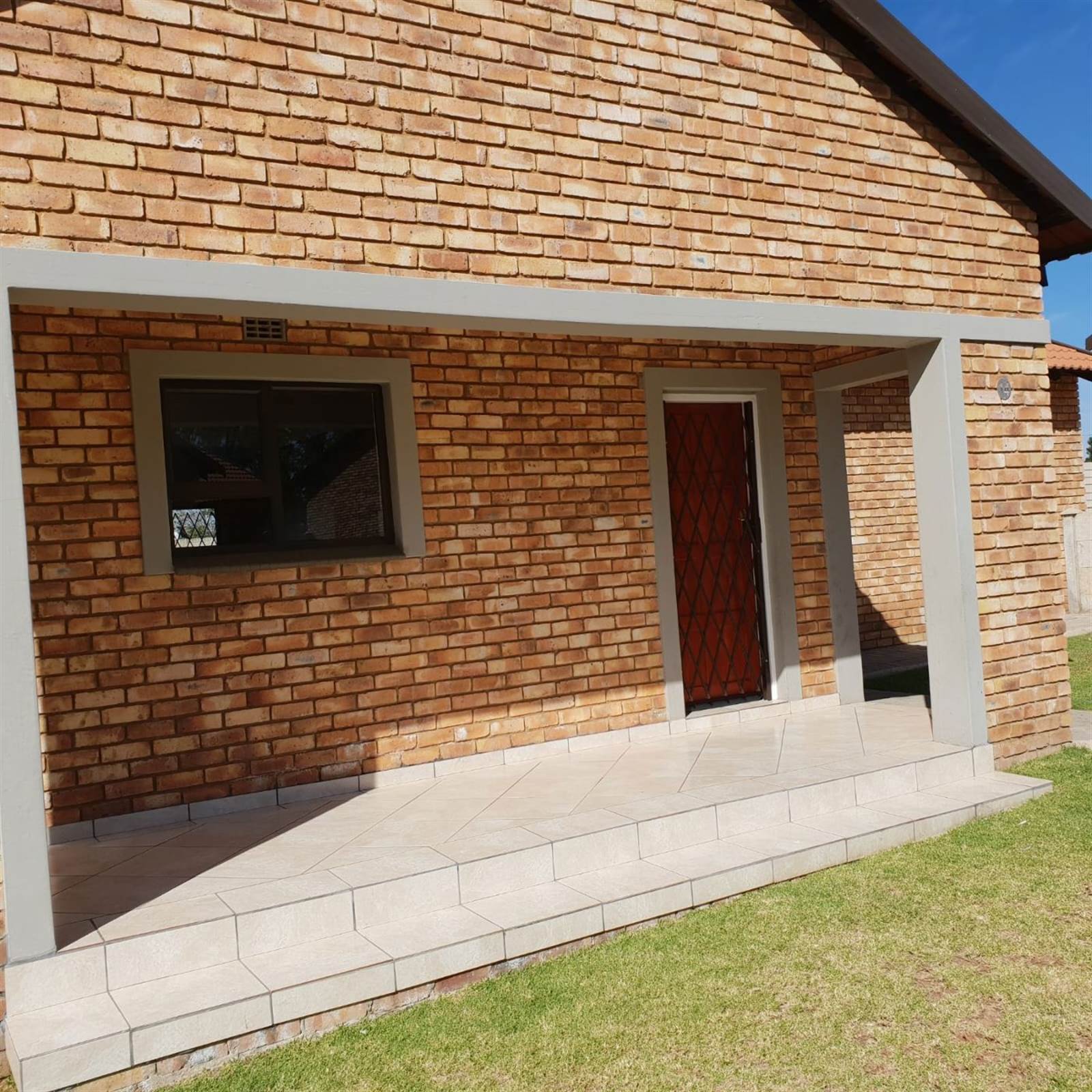 3 Bed Townhouse in Meyerton South photo number 2