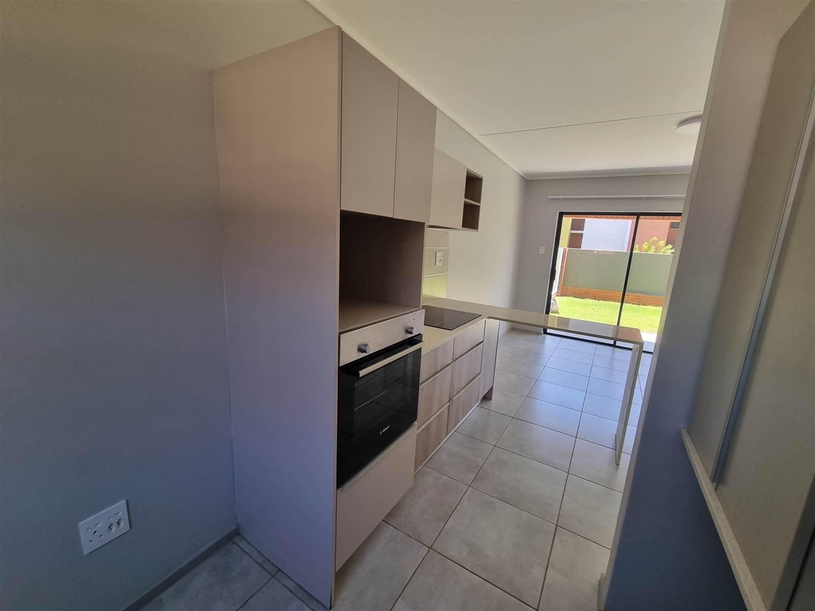 2 Bed House in Rooihuiskraal North photo number 3