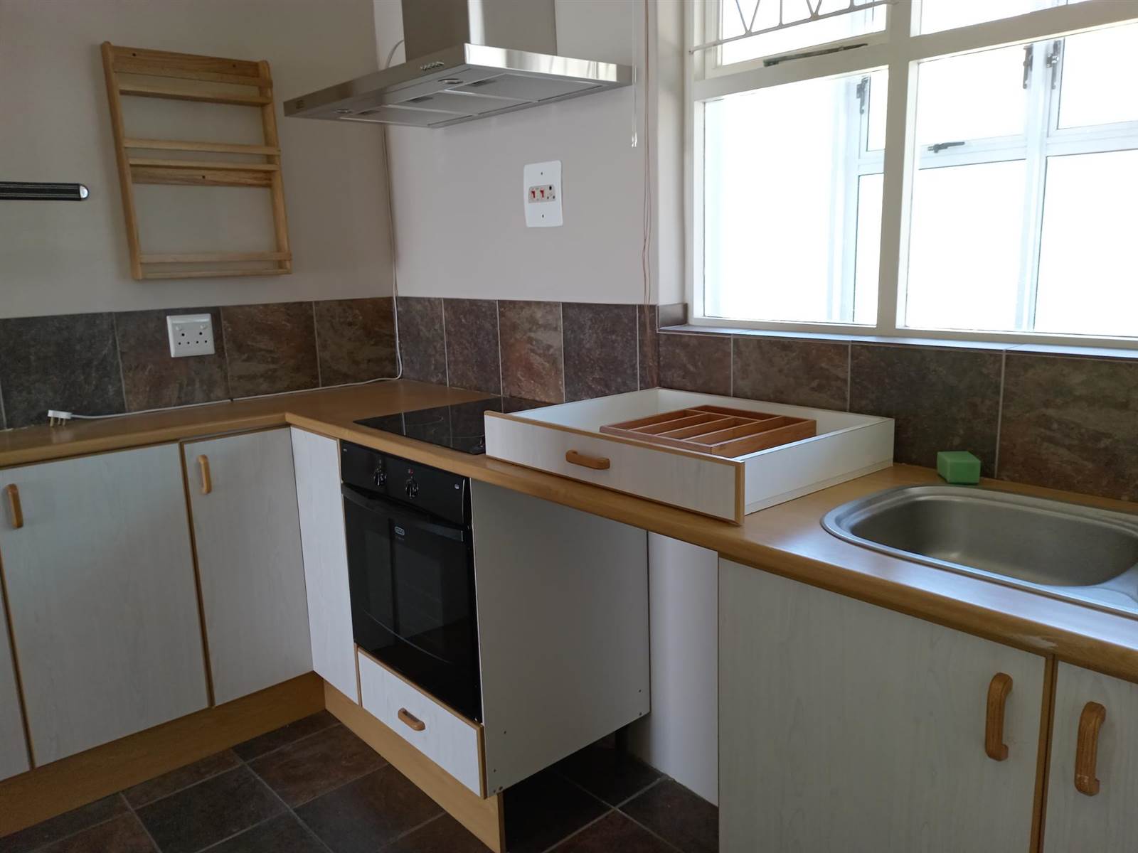 1 Bed Apartment in Muizenberg photo number 5