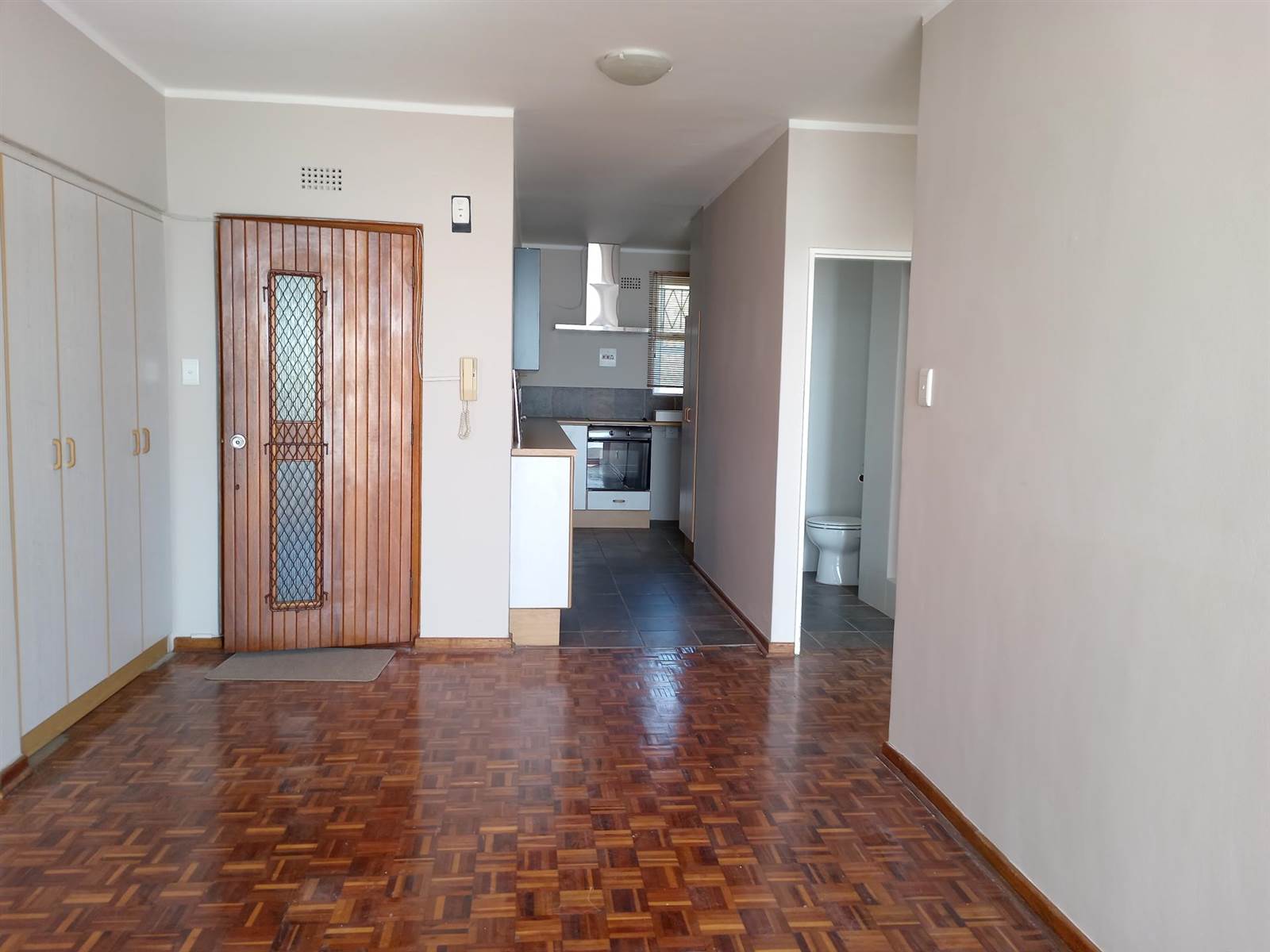 1 Bed Apartment in Muizenberg photo number 14