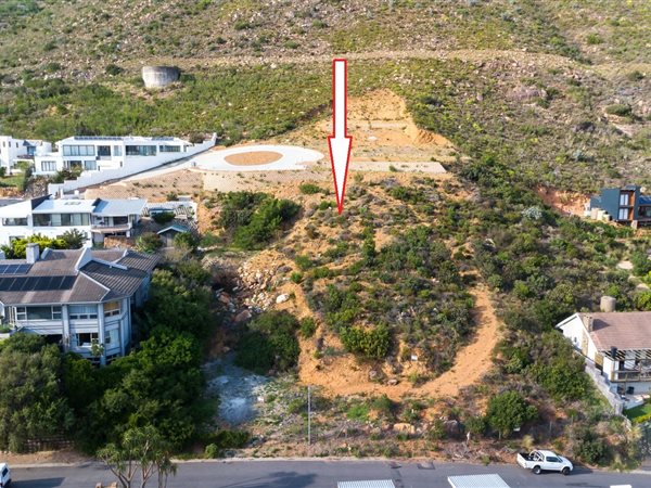 679 m² Land