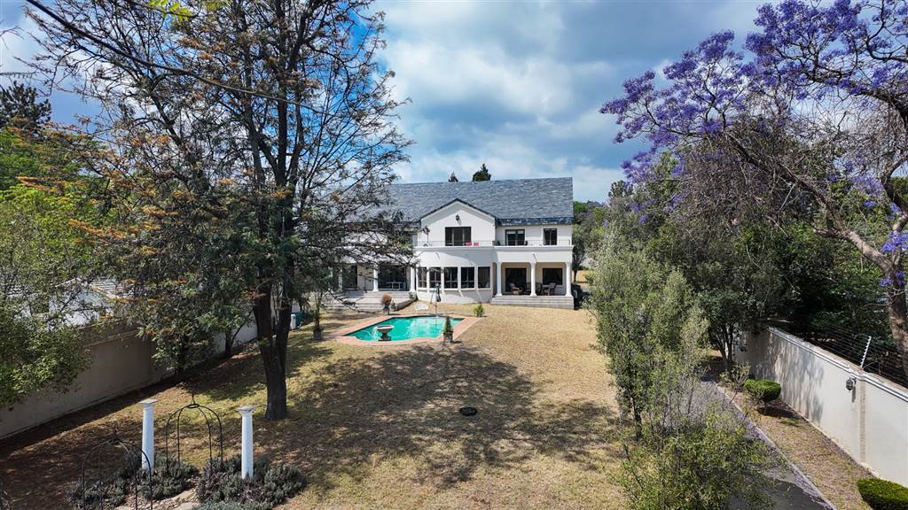 5 Bedroom House 5 Bedroom House