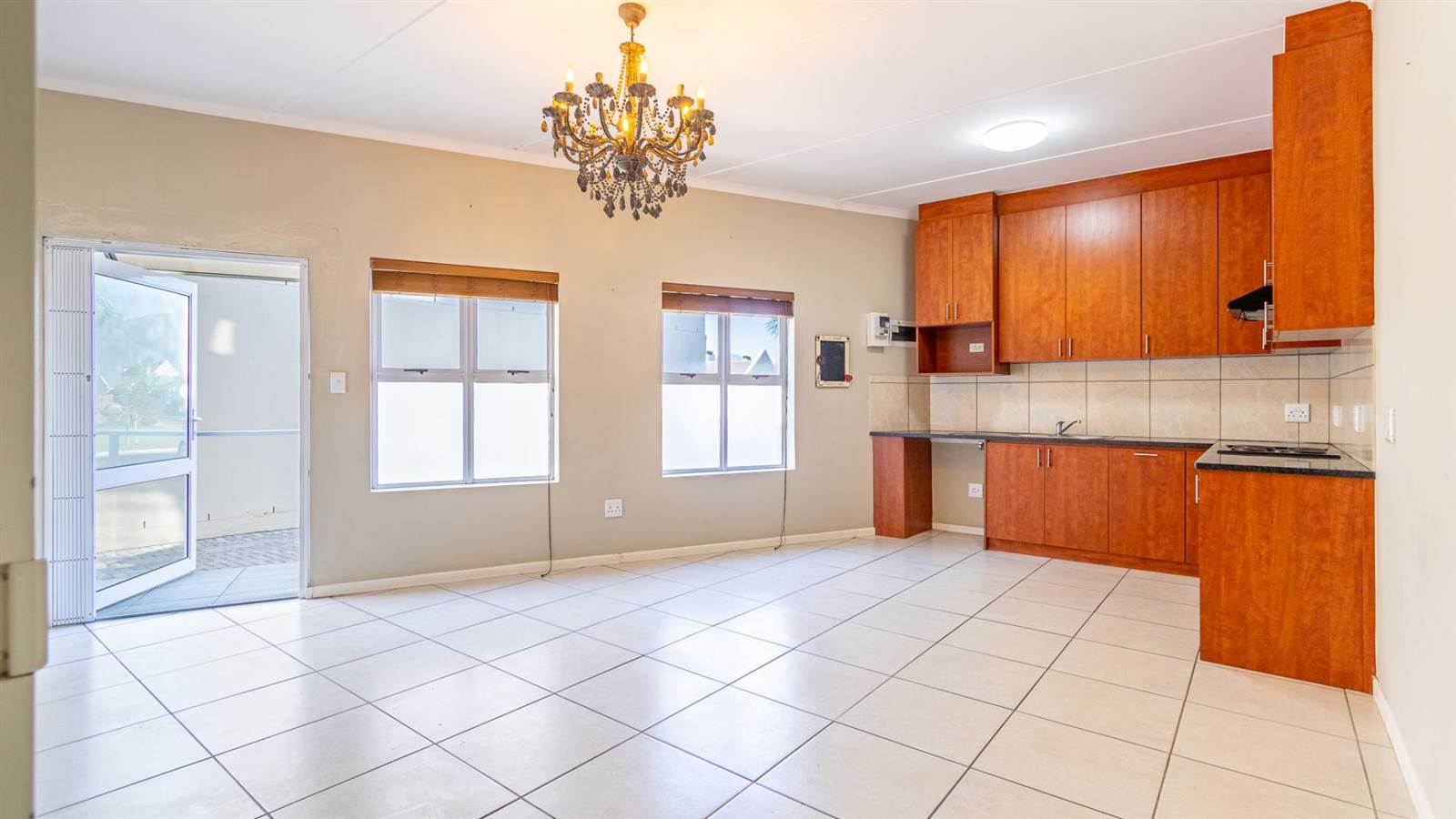2 Bed Apartment in Paarl photo number 5