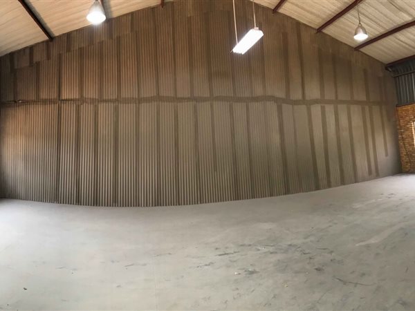 285  m² Industrial space