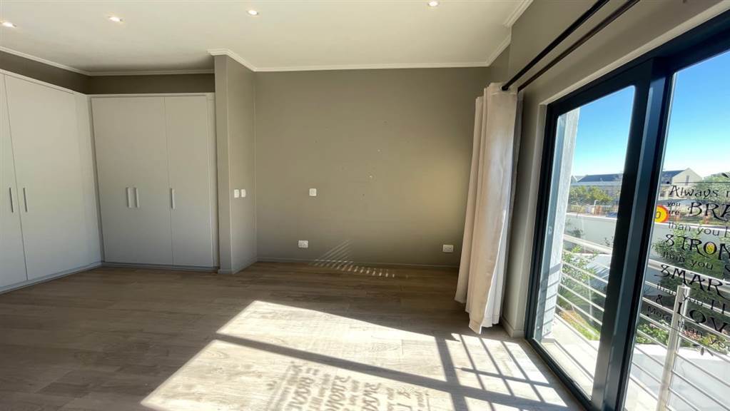2 Bed Duplex in Rivonia photo number 9
