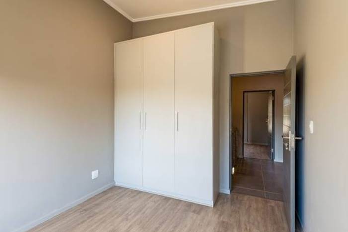 2 Bed Duplex in Rivonia photo number 7