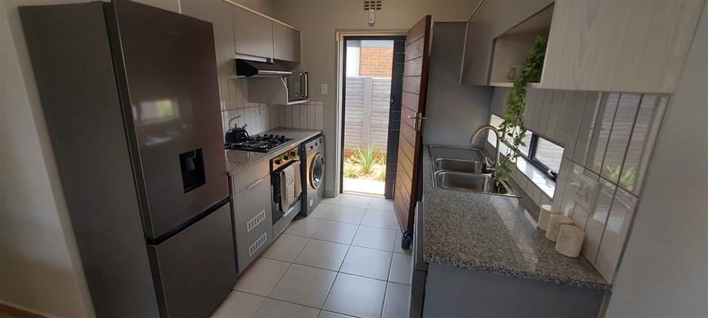 3 Bed House in Leondale photo number 4