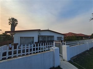 4 Bed House in Lennoxton