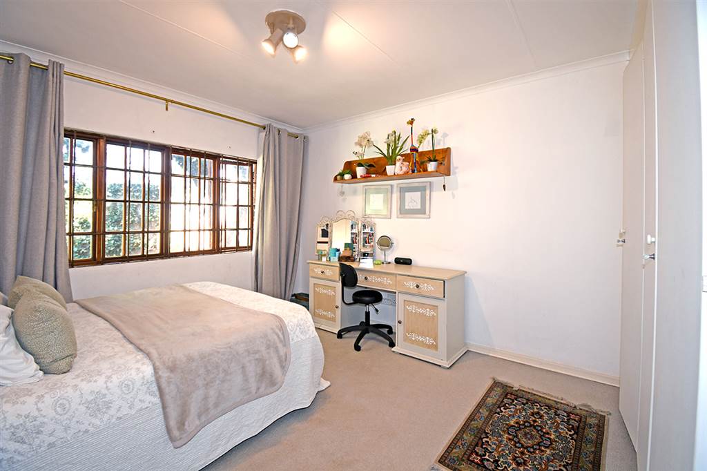 3 Bed House in Hurlingham Manor photo number 15