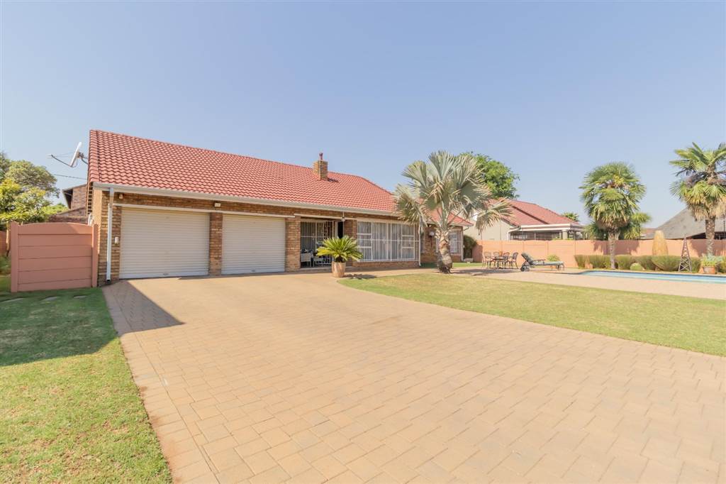 4 Bed House for sale in Edelweiss T4362447 Private Property