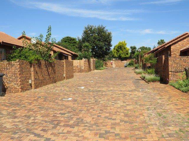 2 Bed Simplex in Highveld photo number 1