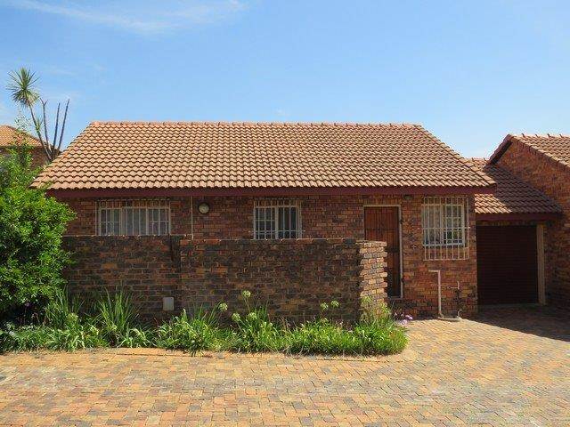 2 Bed Simplex in Highveld photo number 2