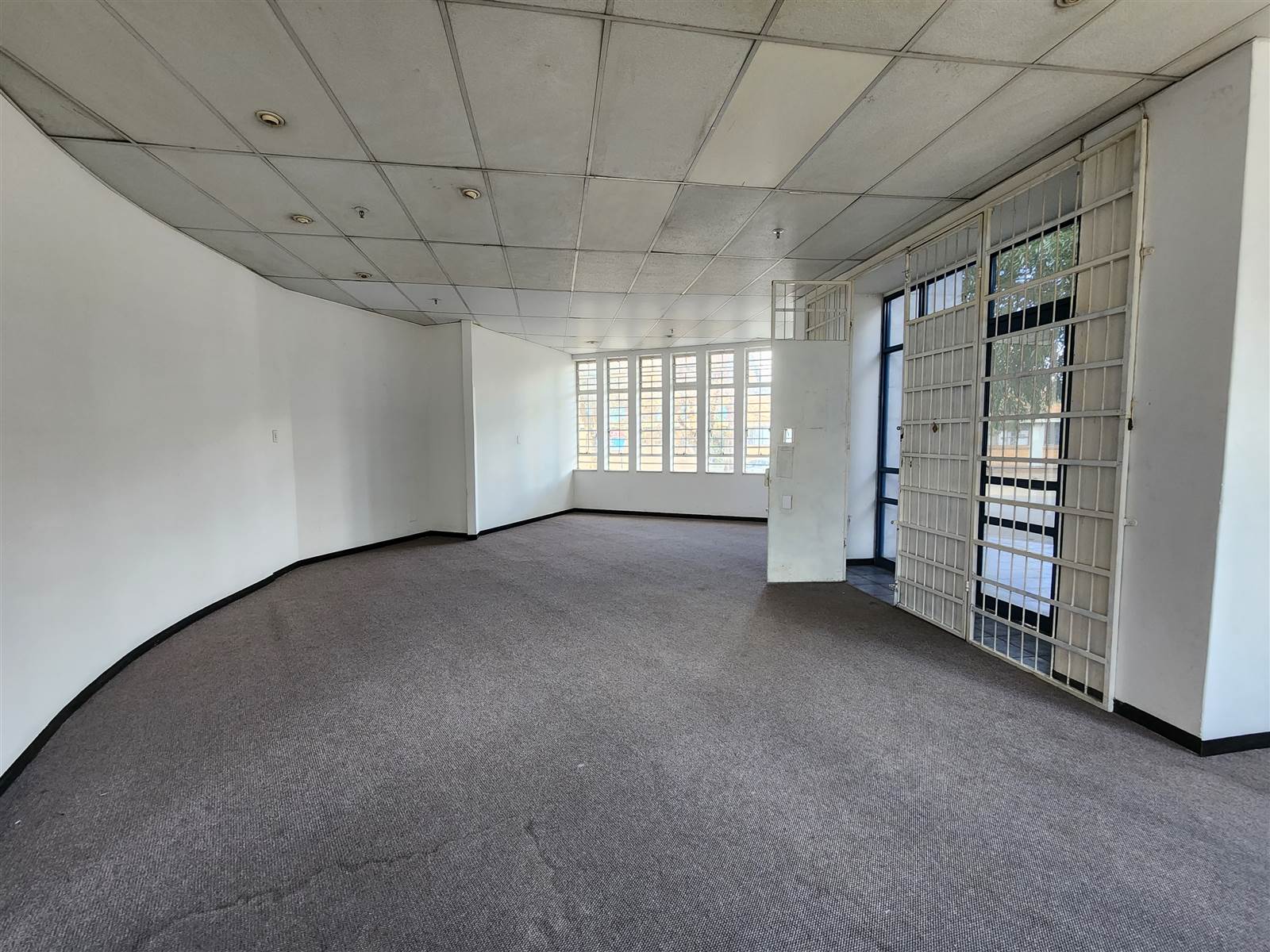 2000  m² Industrial space in Benrose photo number 9