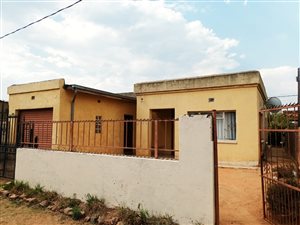 2 Bed House in Krugersdorp Central
