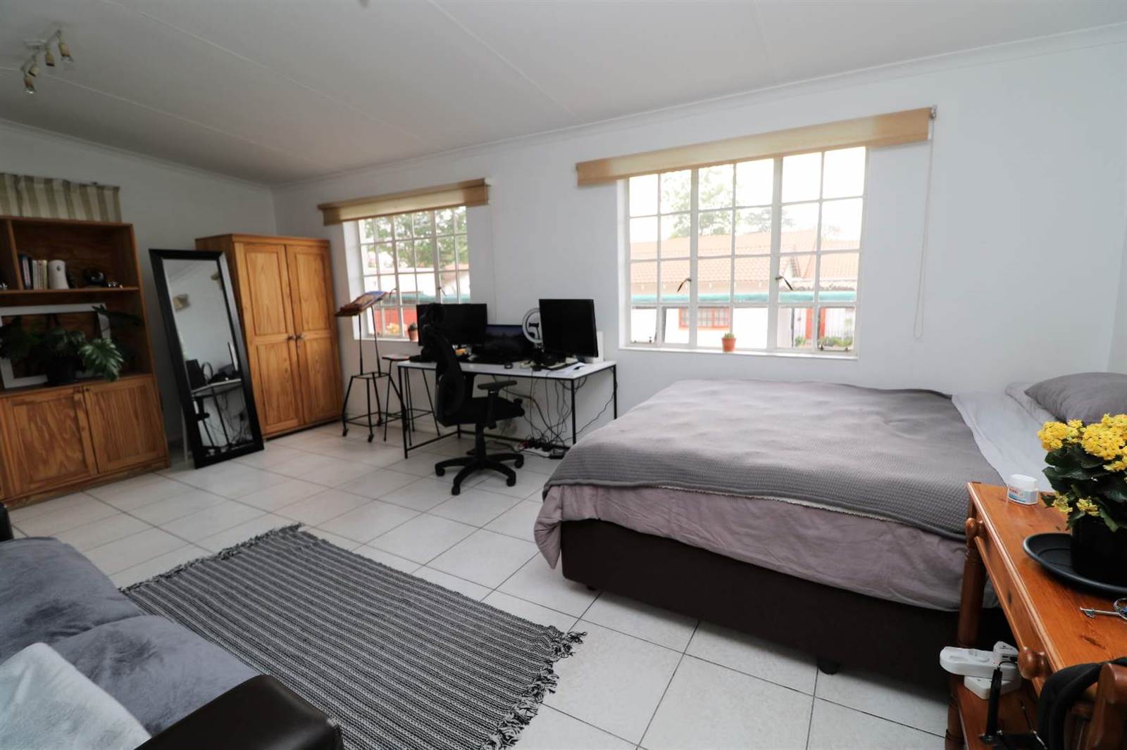 1 Bed Apartment in Craighall Park photo number 3