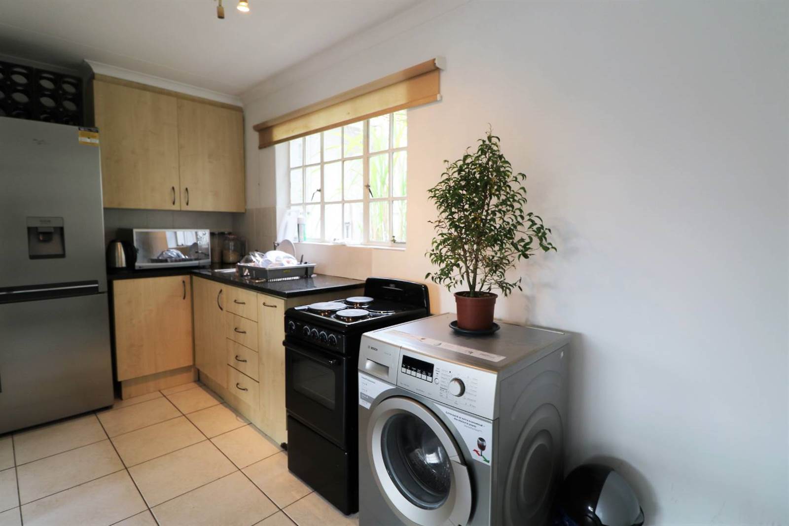 1 Bed Apartment in Craighall Park photo number 5