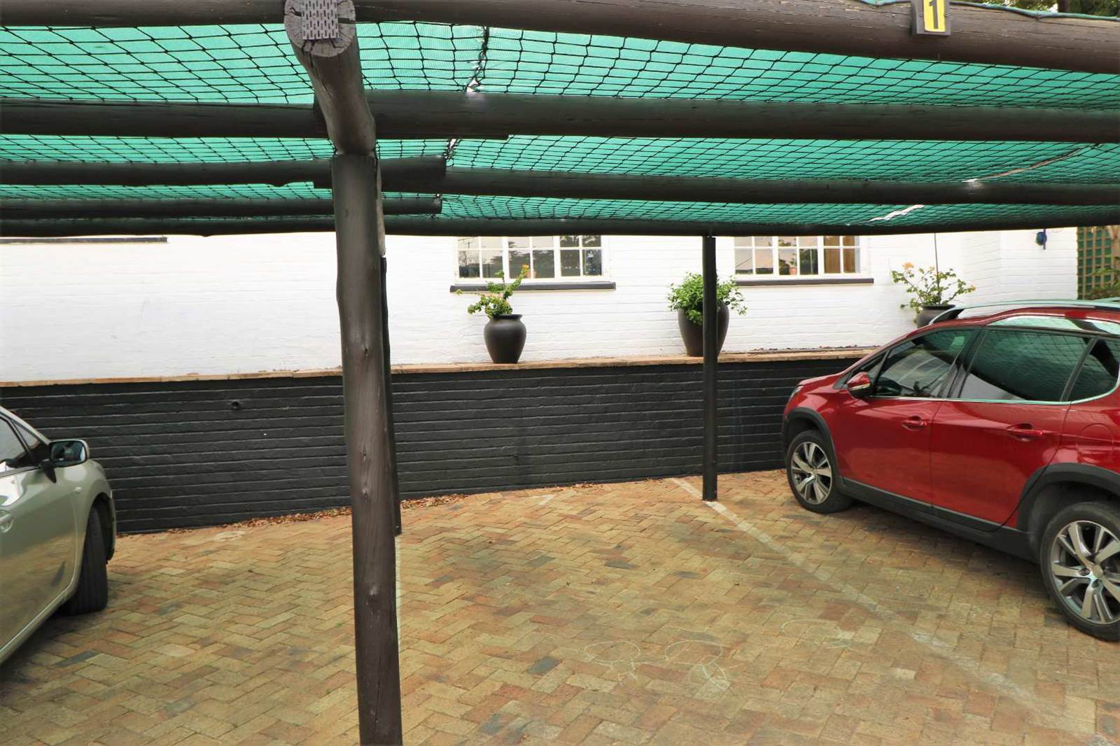 1 Bed Apartment in Craighall Park photo number 7