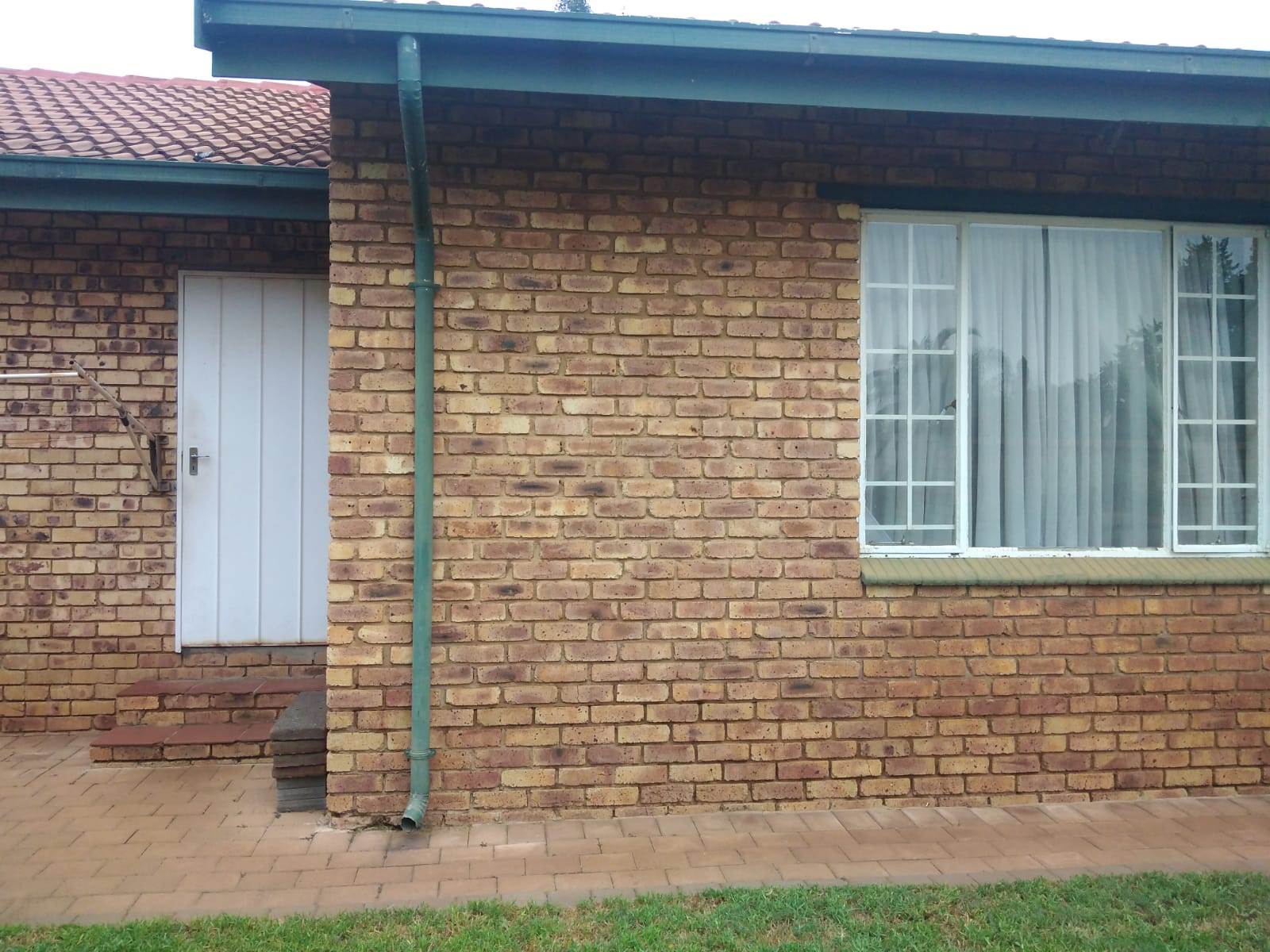 2 Bed House in Rooihuiskraal North photo number 18