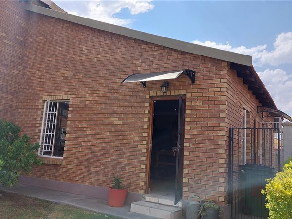 3 Bed Townhouse in Waterval East