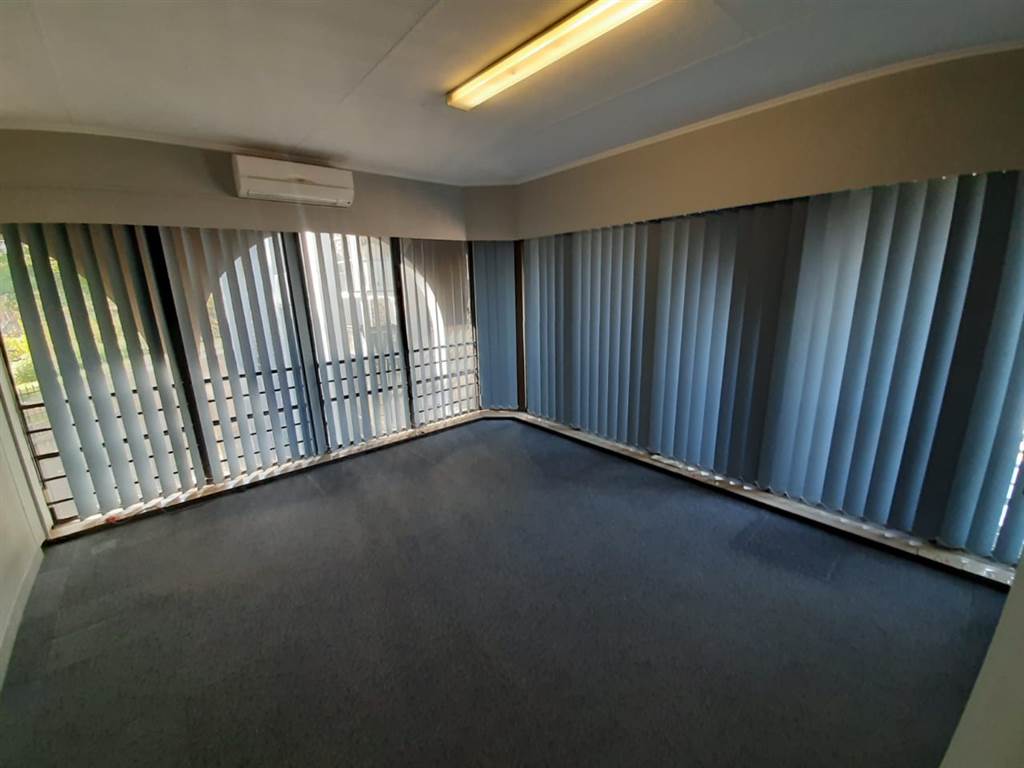 140  m² Commercial space in Murrayfield photo number 7