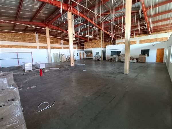 2 310  m² Industrial space