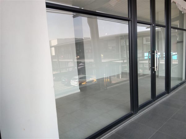 85  m² Commercial space