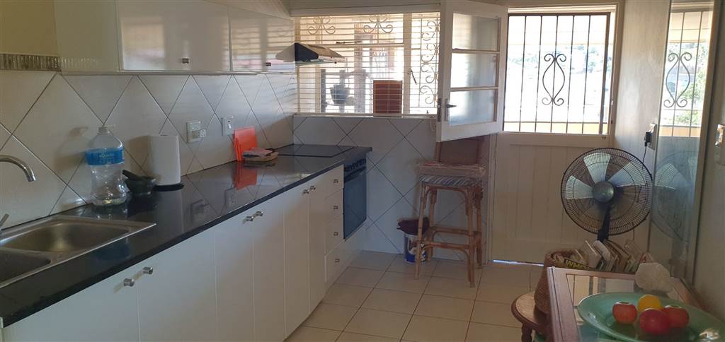 2 Bed Apartment in Manaba photo number 4