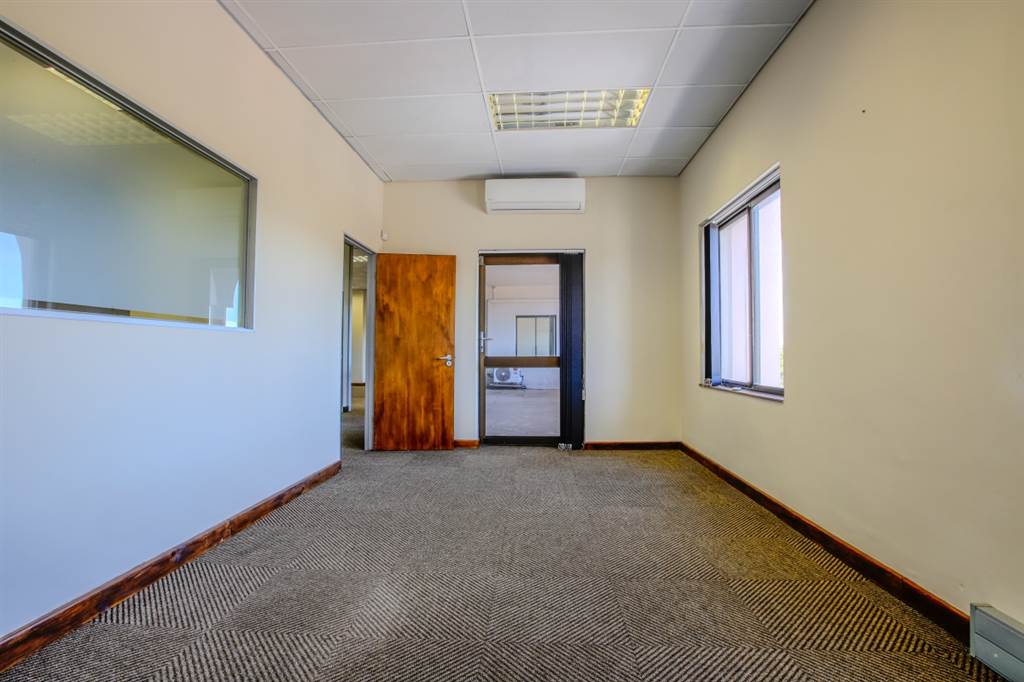 803  m² Office Space in Tyger Valley photo number 17