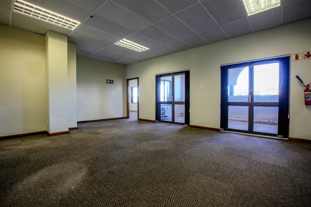 803  m² Office Space in Tyger Valley photo number 15