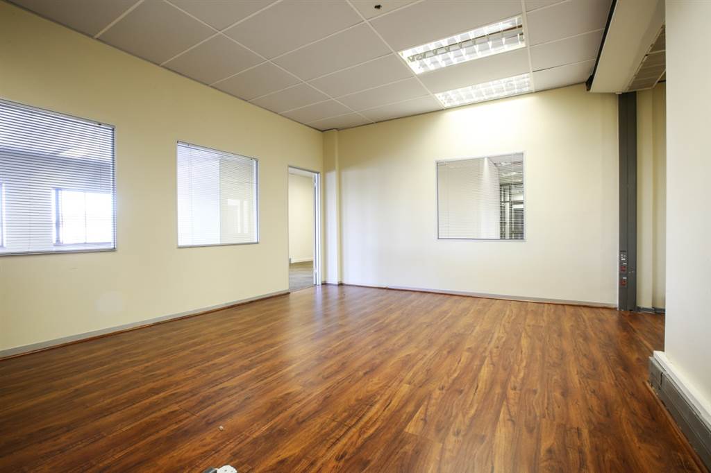 803  m² Office Space in Tyger Valley photo number 10