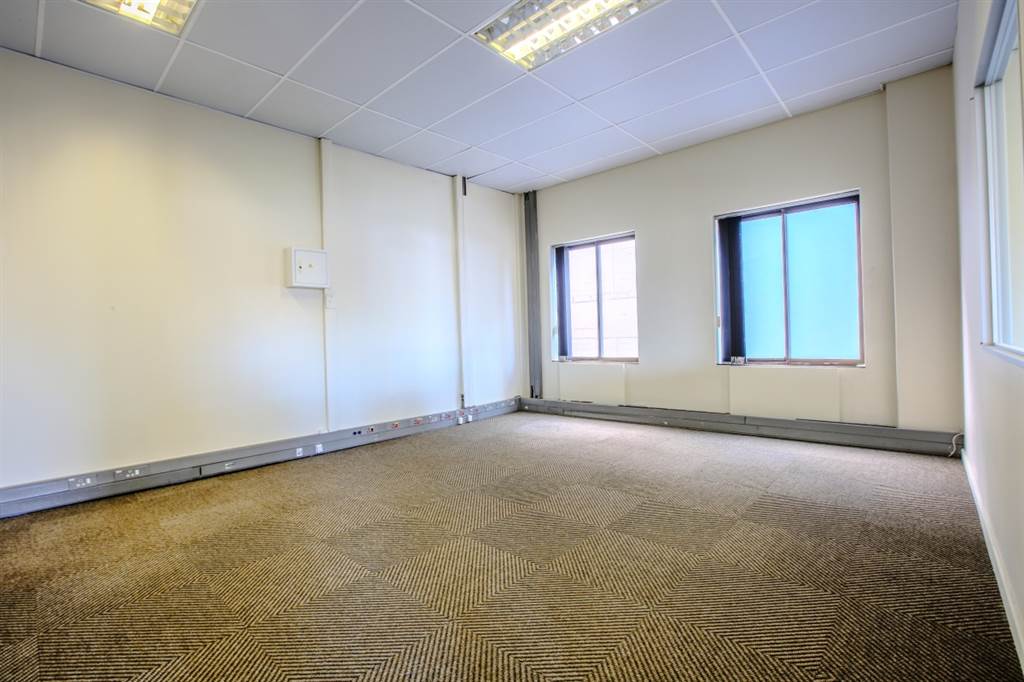 803  m² Office Space in Tyger Valley photo number 13
