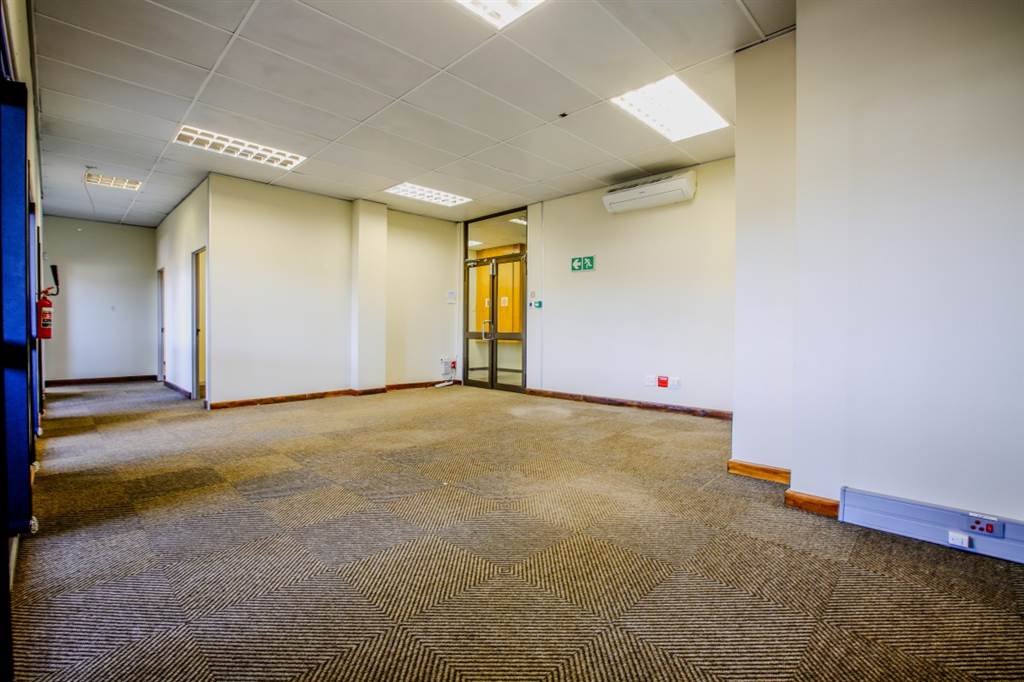 803  m² Office Space in Tyger Valley photo number 11