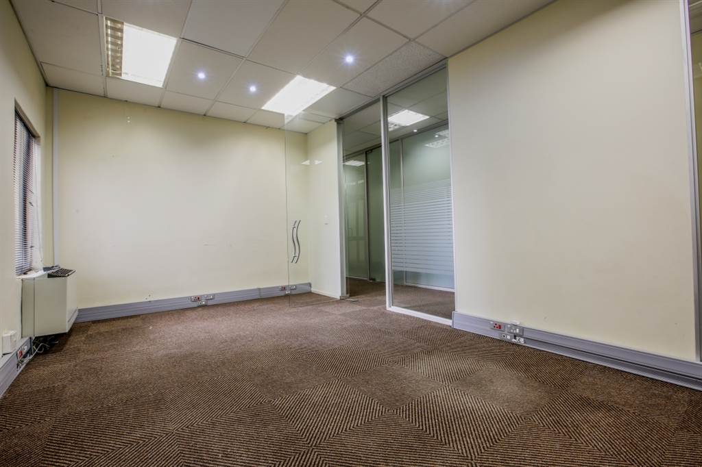 803  m² Office Space in Tyger Valley photo number 12