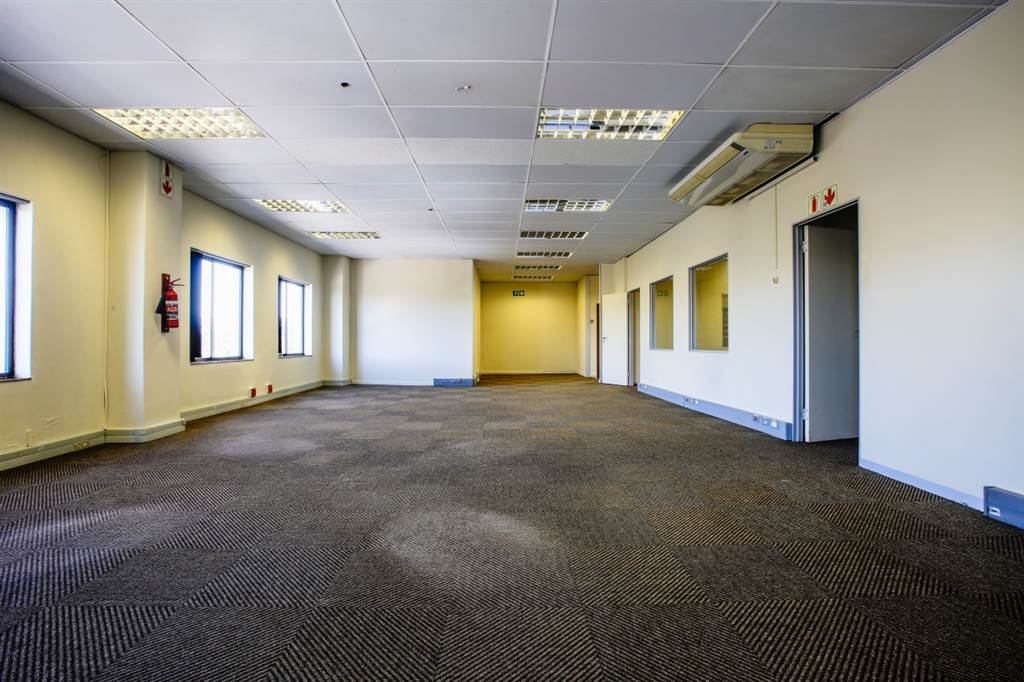 803  m² Office Space in Tyger Valley photo number 4