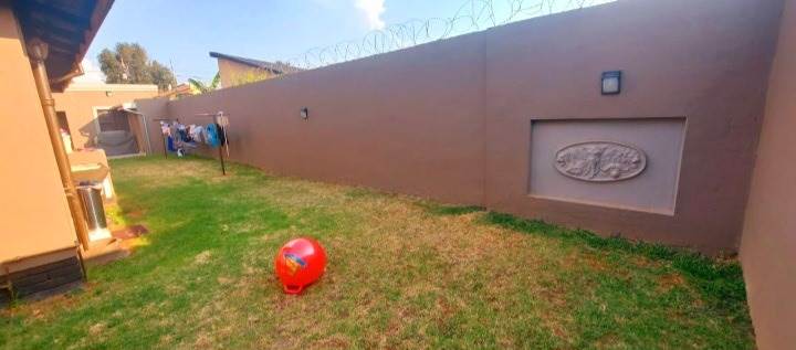 3 Bed House in Lenasia photo number 24