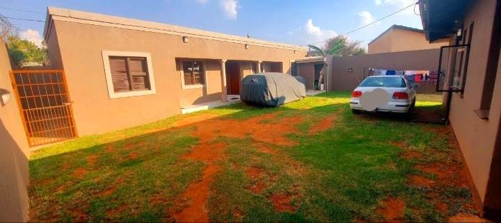 3 Bed House in Lenasia photo number 4
