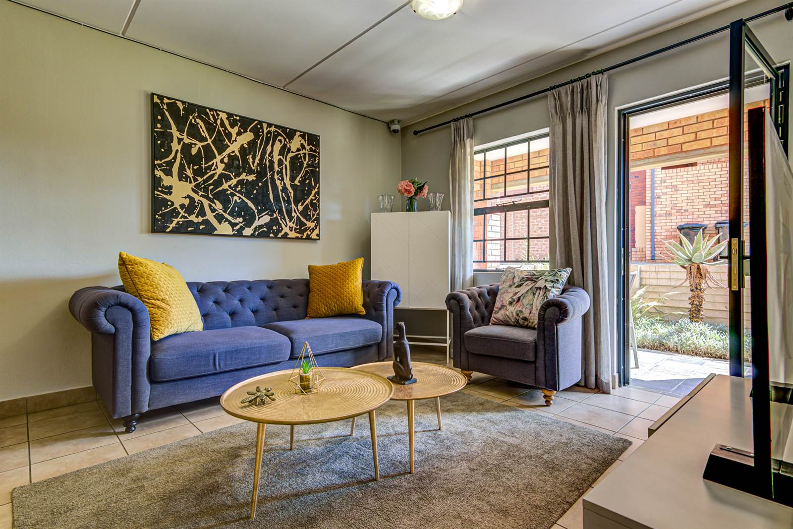 2 Bed Apartment in Parktown photo number 3