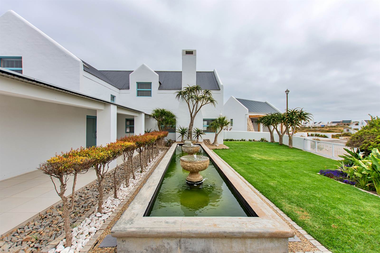 6 Bed House in Jacobsbaai photo number 2