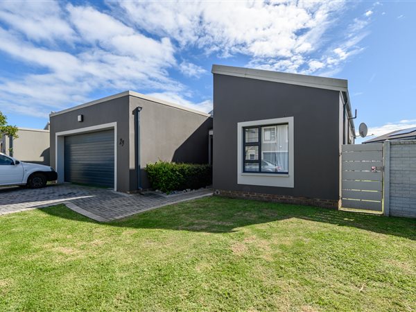3 Bedroom Townhouse 3 Bedroom Townhouse