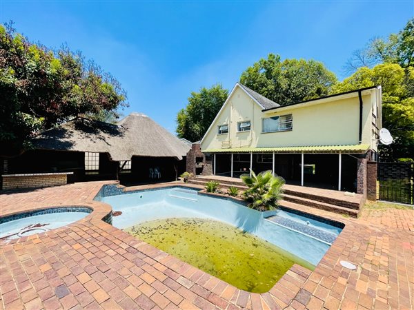 5 Bedroom House 5 Bedroom House