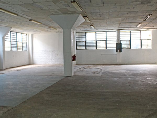 582  m² Industrial space