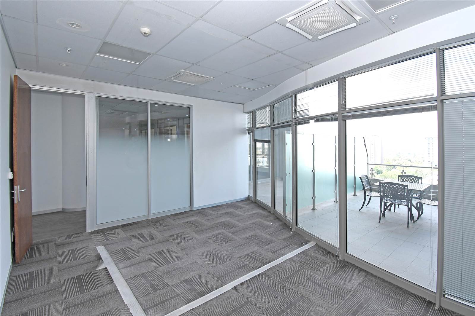 393  m² Commercial space in Sandown photo number 13