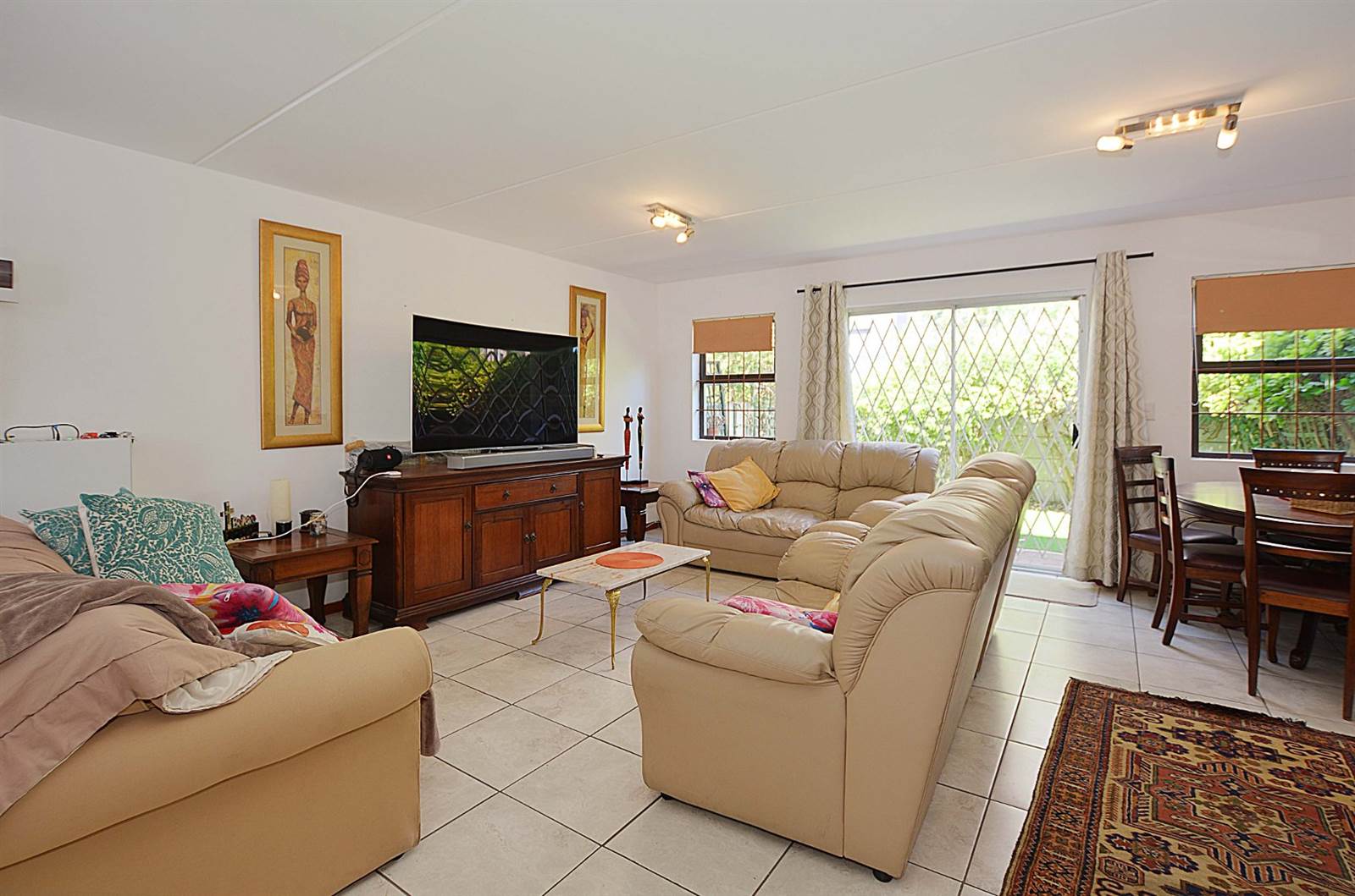 2 Bed Townhouse in Parklands photo number 3