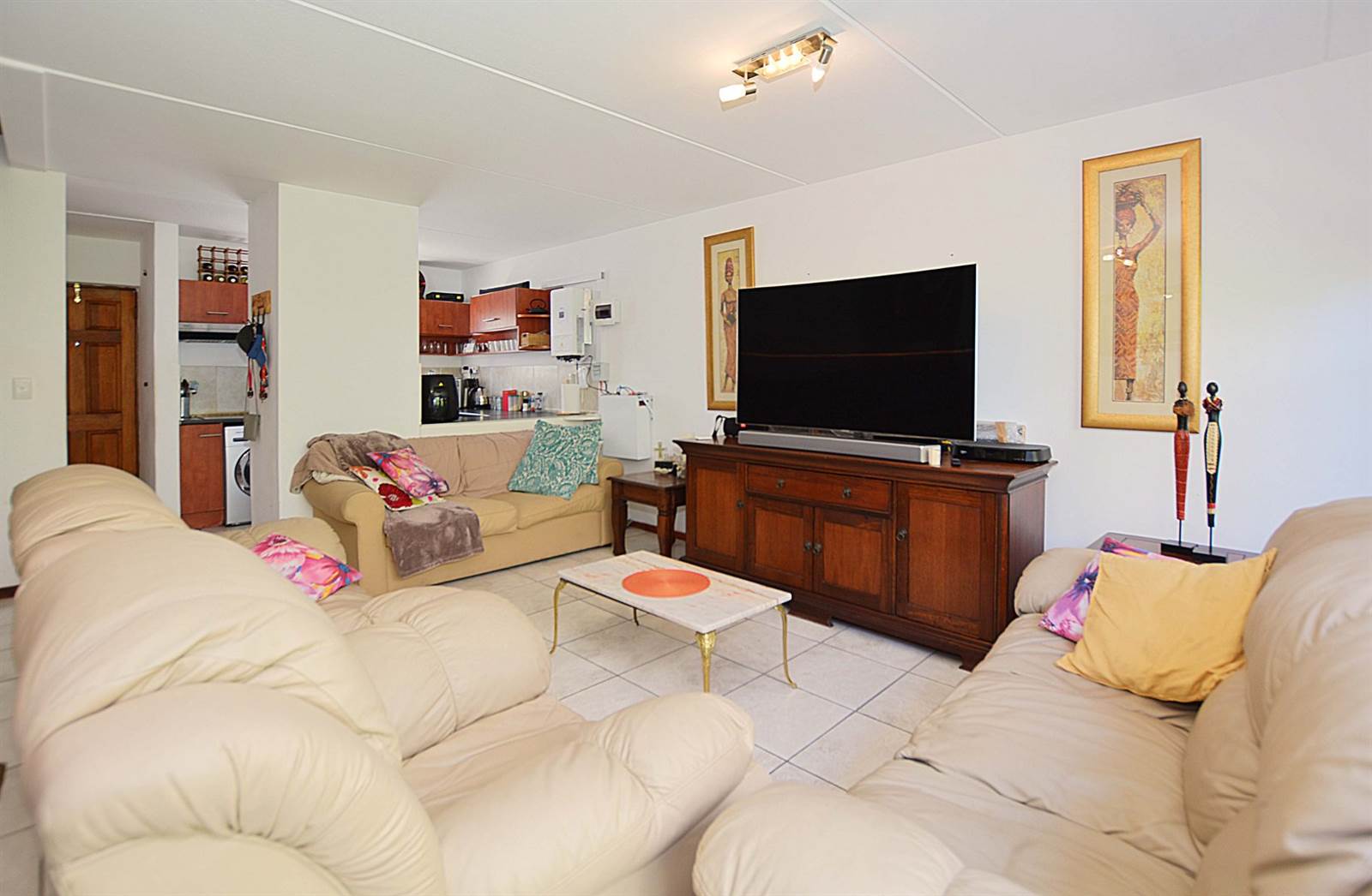 2 Bed Townhouse in Parklands photo number 6