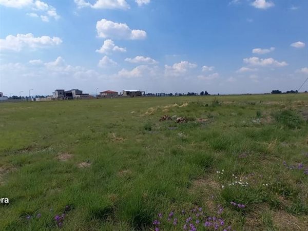 1 184 m² Land