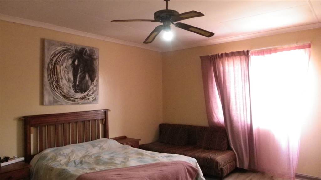 3 Bed House in Harrismith photo number 21